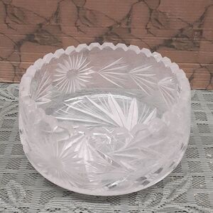 Elegant Heavy Cut Glass sawtooth rim 7" Bowl Pinwheel & Star of David Center